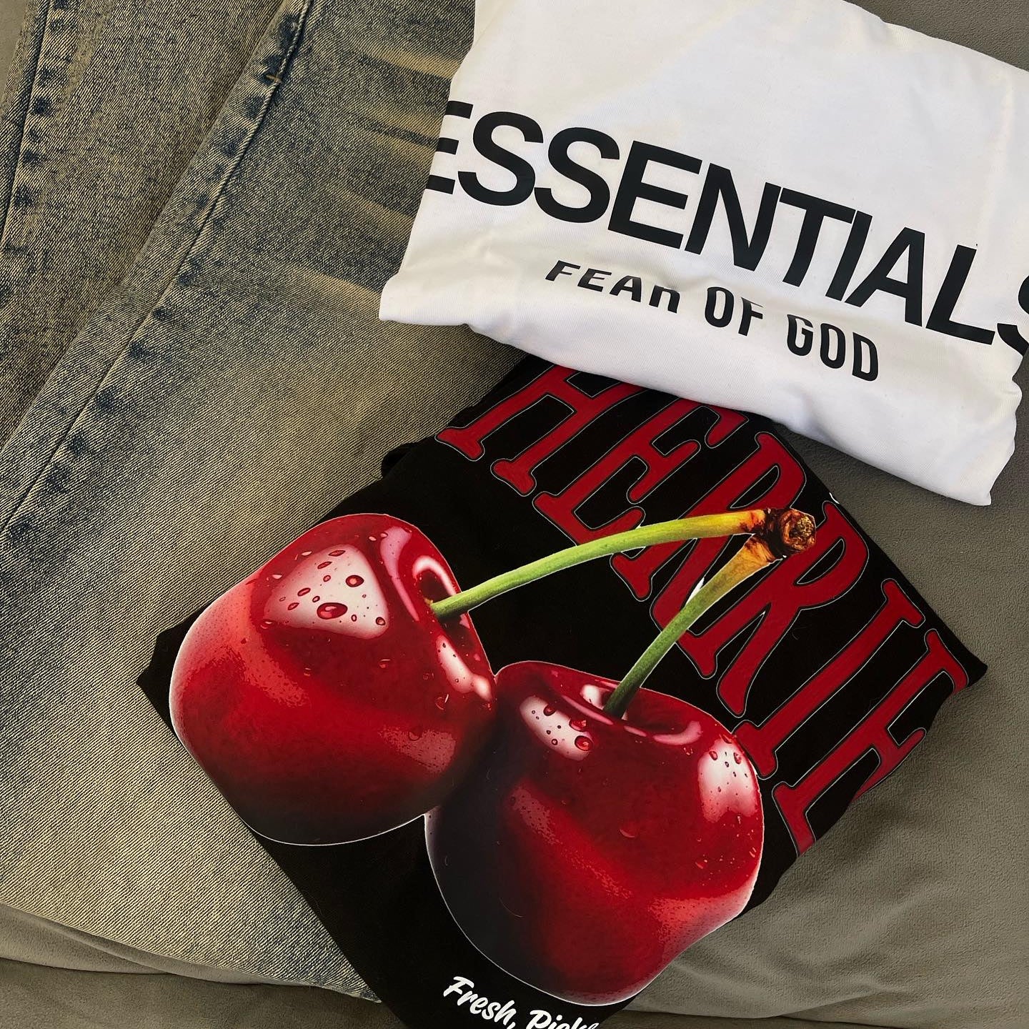 T-Shirt Cherries White