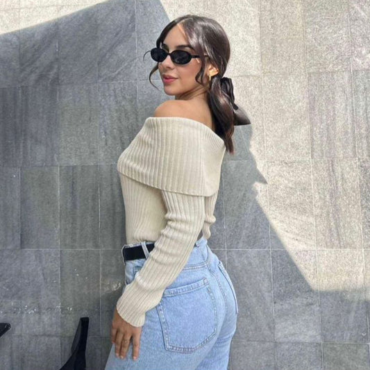 Chompa Off Shoulder Beige
